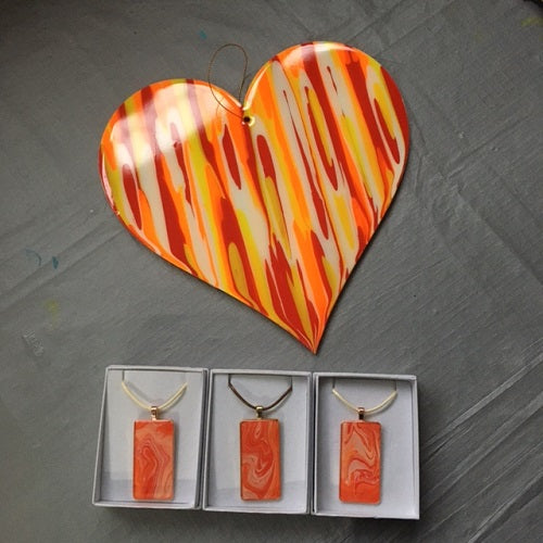 Fluid art and resin heart and necklaces by Nelly Ferrari