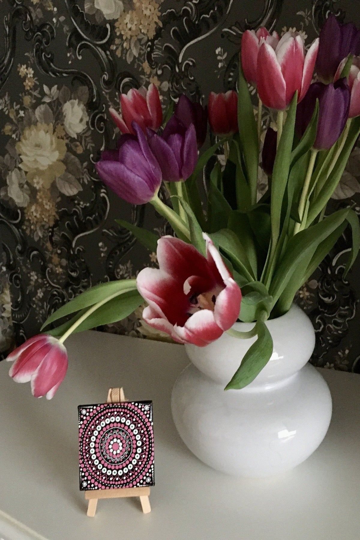 Mini mandala with vase pink white green black